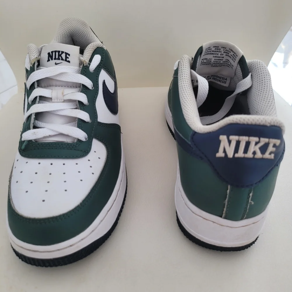 Nike Air Force 1 Low Grade School Lifestyle Shoes (Vintage Green/White/Obsidian)